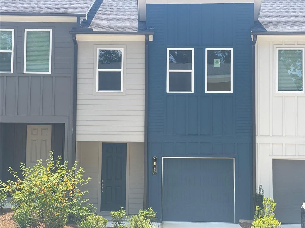 Photo one of 1615 Gunnin Nw Trce Atlanta GA 30318 | MLS 7603120F