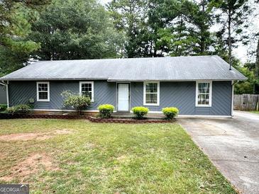 Charming single story home with well-maintained lawn and traditional design at 578 Lakeridge Se Cir, Conyers, GA 30094