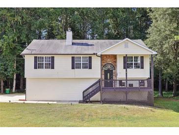 Charming split-level home with a covered front porch and well-maintained lawn at 509 Chestnut Oak Dr, Palmetto, GA 30268