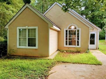 Charming single-story home with stucco facade, white trim, and lush green lawn at 633 Sandys Se Ln, Atlanta, GA 30354