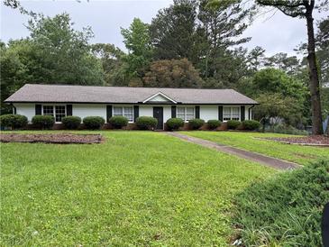Charming single-story home with meticulously maintained landscaping and a well-manicured lawn at 3081 Frankie Ln, Duluth, GA 30096