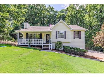 Charming single Gathering home featuring a well-manicured lawn and cozy front porch at 125 Ashbury Ct, Dallas, GA 30157