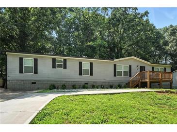 Charming single-story home with a well-manicured lawn and inviting entryway at 55 Forest Rd, Stockbridge, GA 30281