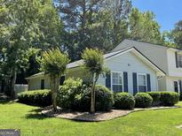 Charming one-story home with manicured lawn and landscaping at 401 Bainbridge Dr, Mcdonough, GA 30253