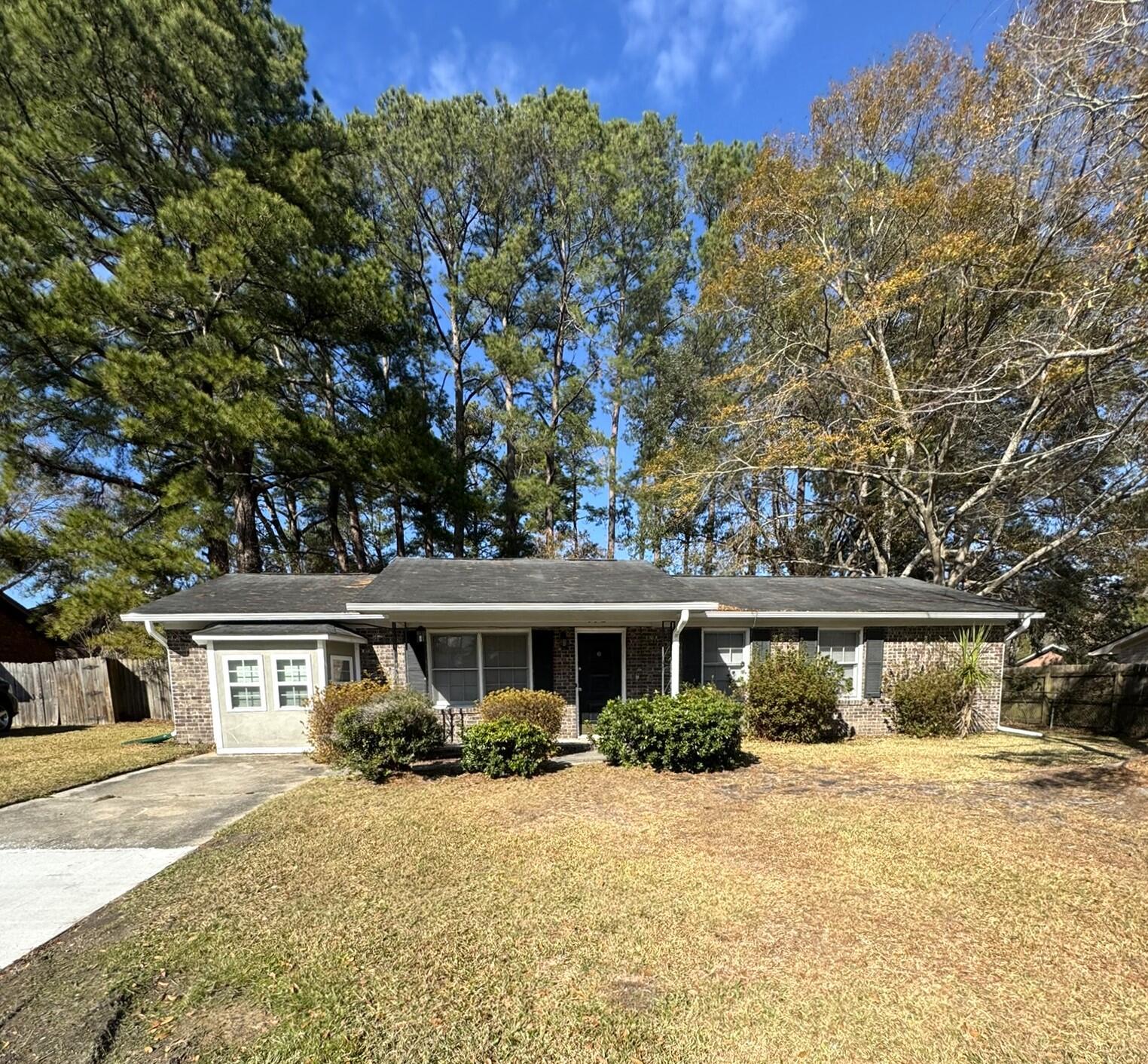 Photo one of 112 Beatrice Ln Summerville SC 29485 | MLS 25000344