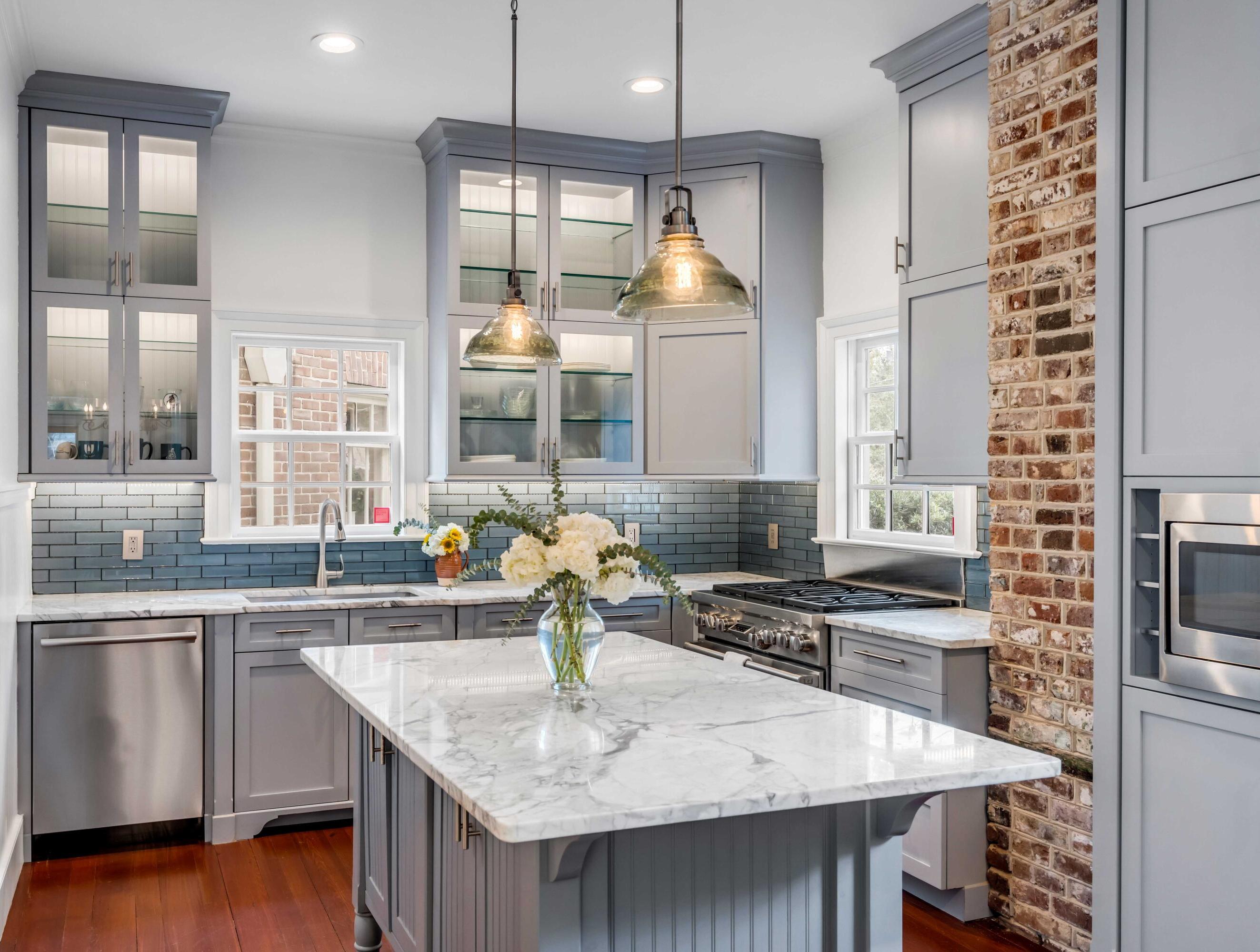 Photo one of 25 Logan St Charleston SC 29401 | MLS 25005150