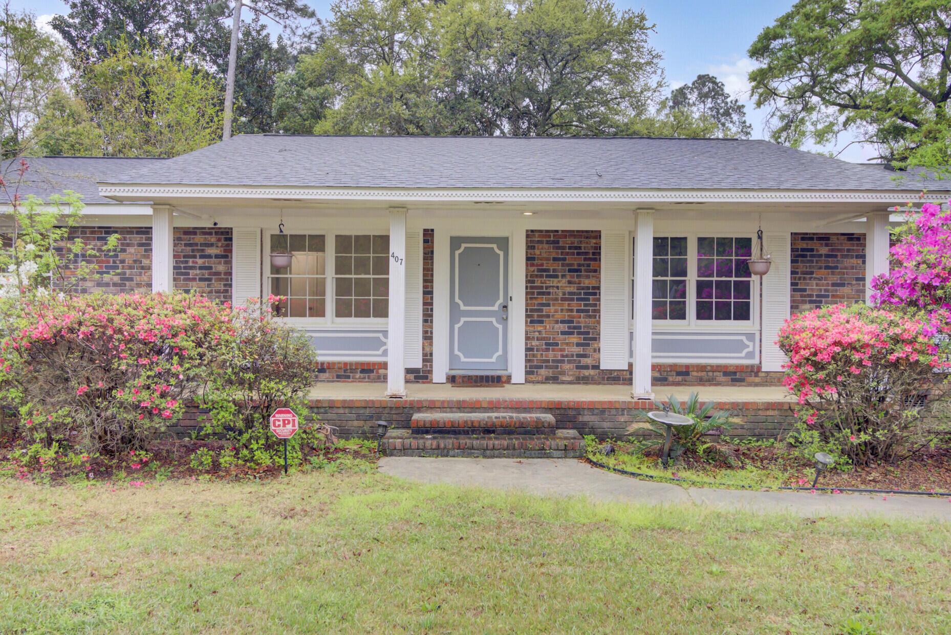 Photo one of 407 Boone Hill Rd Summerville SC 29483 | MLS 25008882