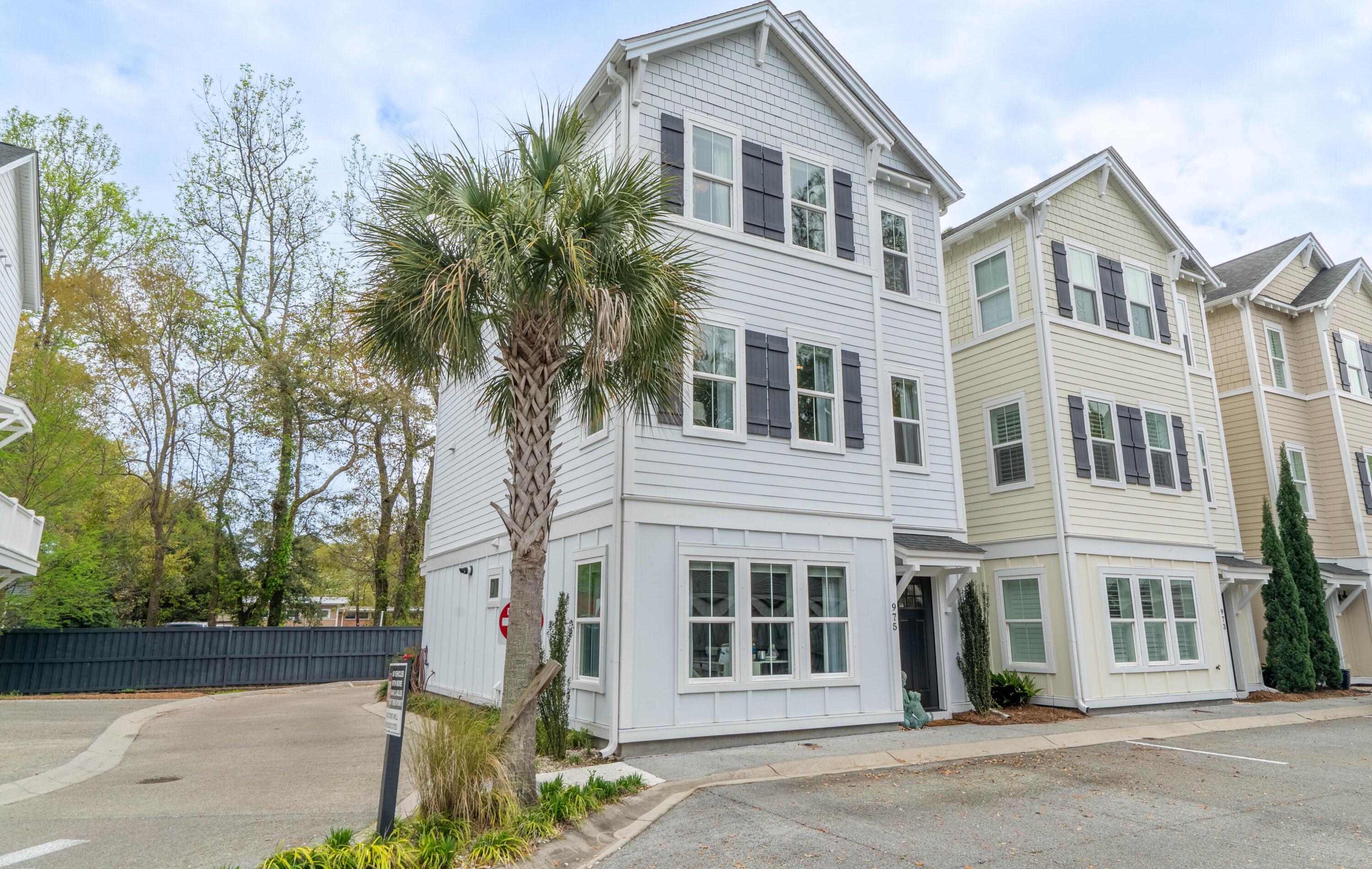 Photo one of 975 Warrick Oaks Ln Mount Pleasant SC 29464 | MLS 25009088