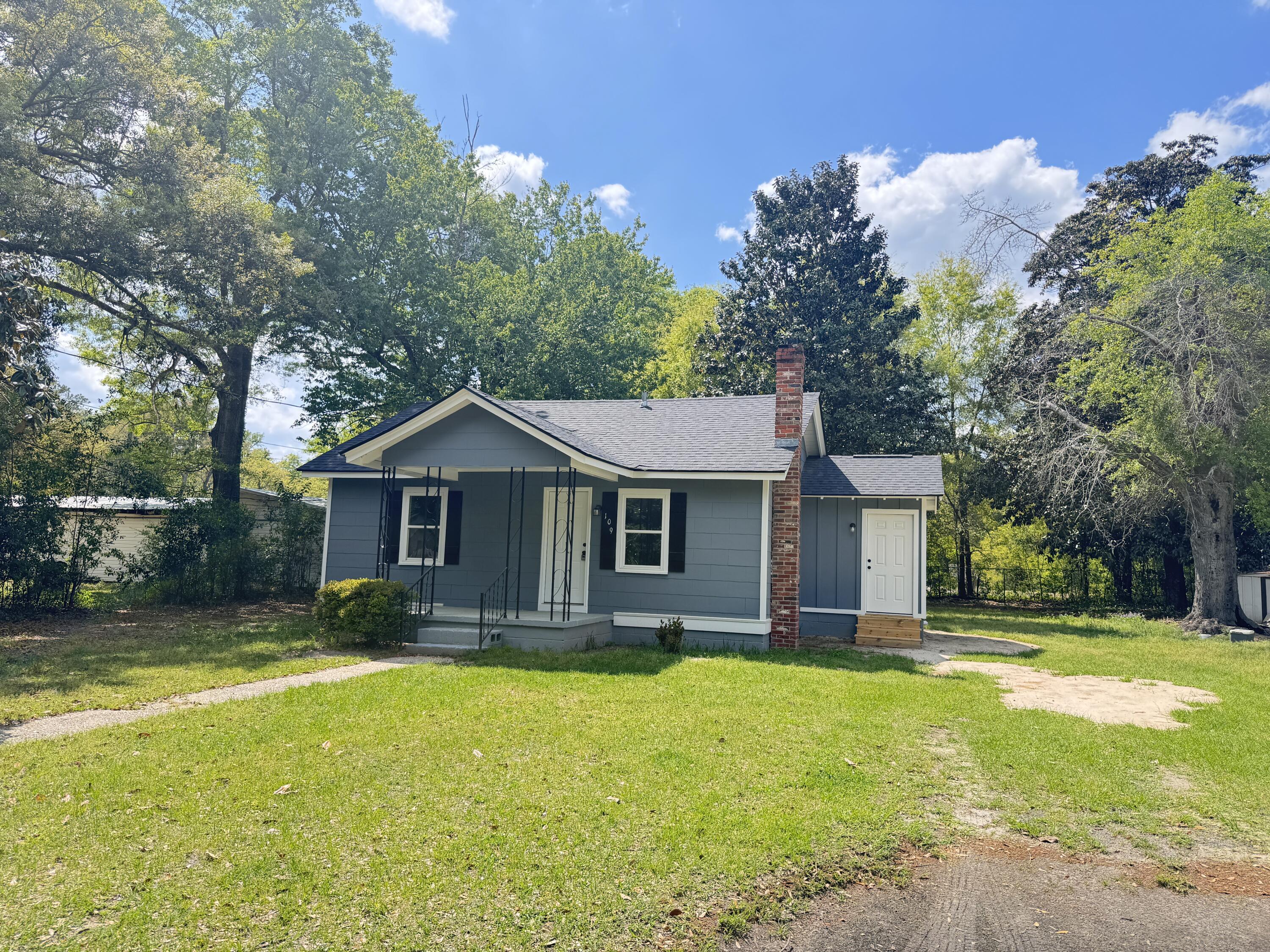 Photo one of 109 Alexander St Walterboro SC 29488 | MLS 25009909