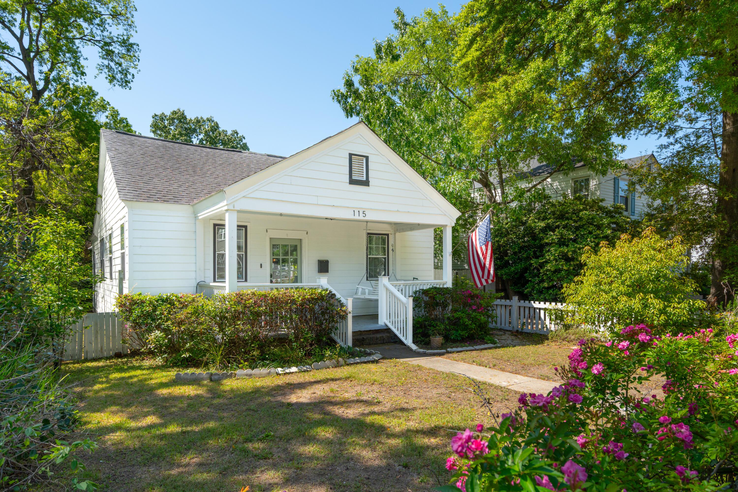 Photo one of 115 Peachtree St Charleston SC 29403 | MLS 25010594