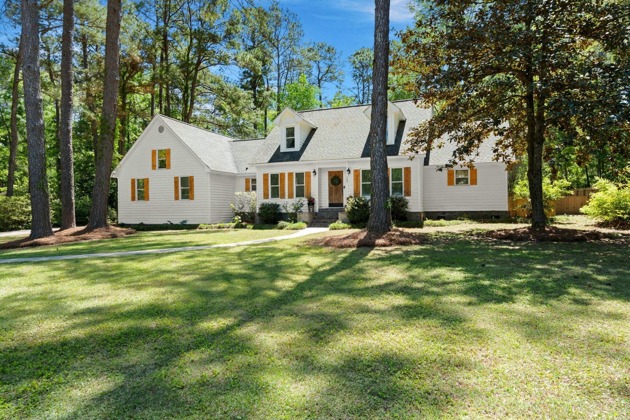 Photo one of 309 Huntington Rd Summerville SC 29483 | MLS 25010941