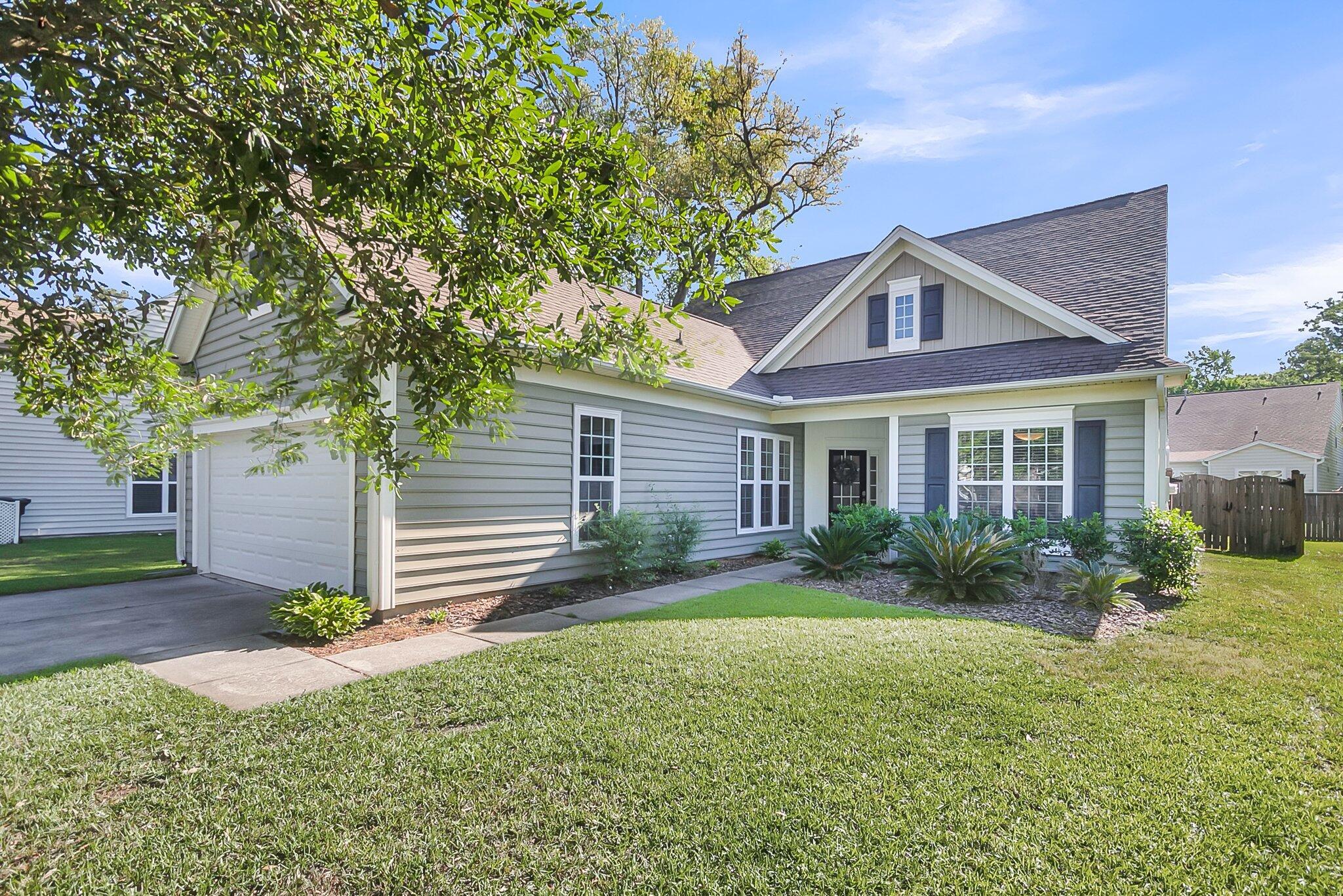 Photo one of 1572 Pixley St Charleston SC 29414 | MLS 25012228