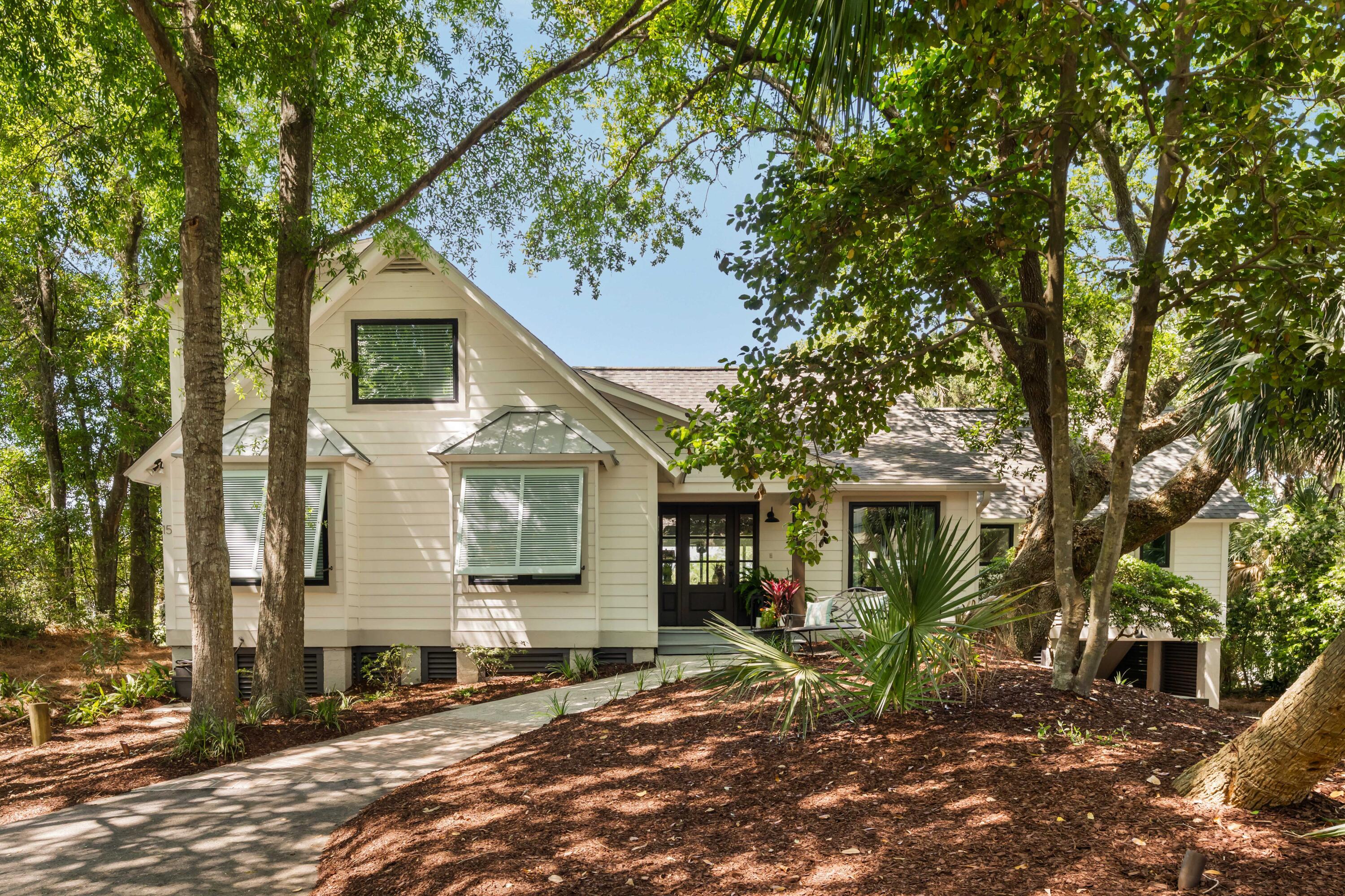 Photo one of 15 Edgewater Aly Isle of Palms SC 29451 | MLS 25012324