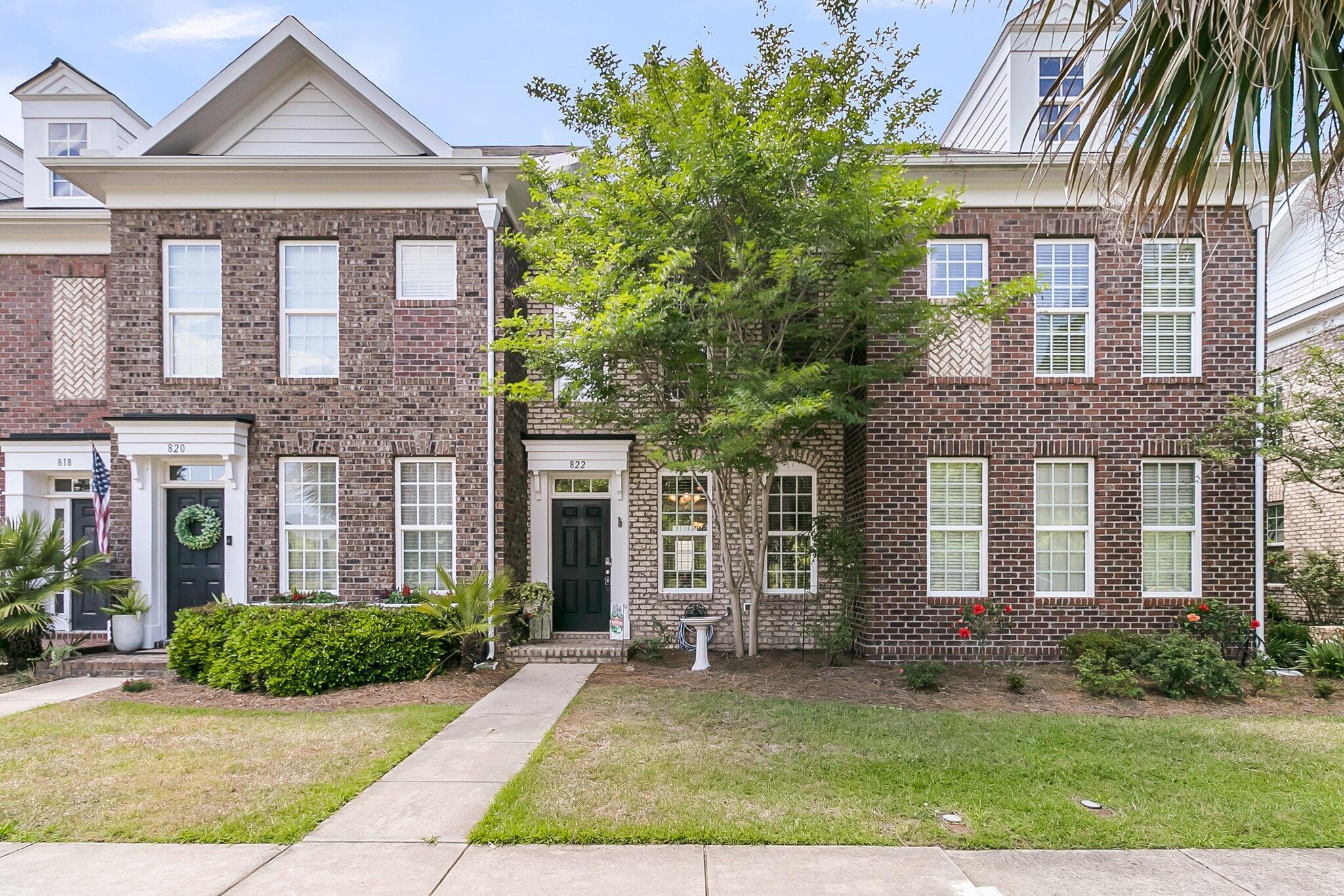 Photo one of 822 Rue Dr Charleston SC 29414 | MLS 25012592