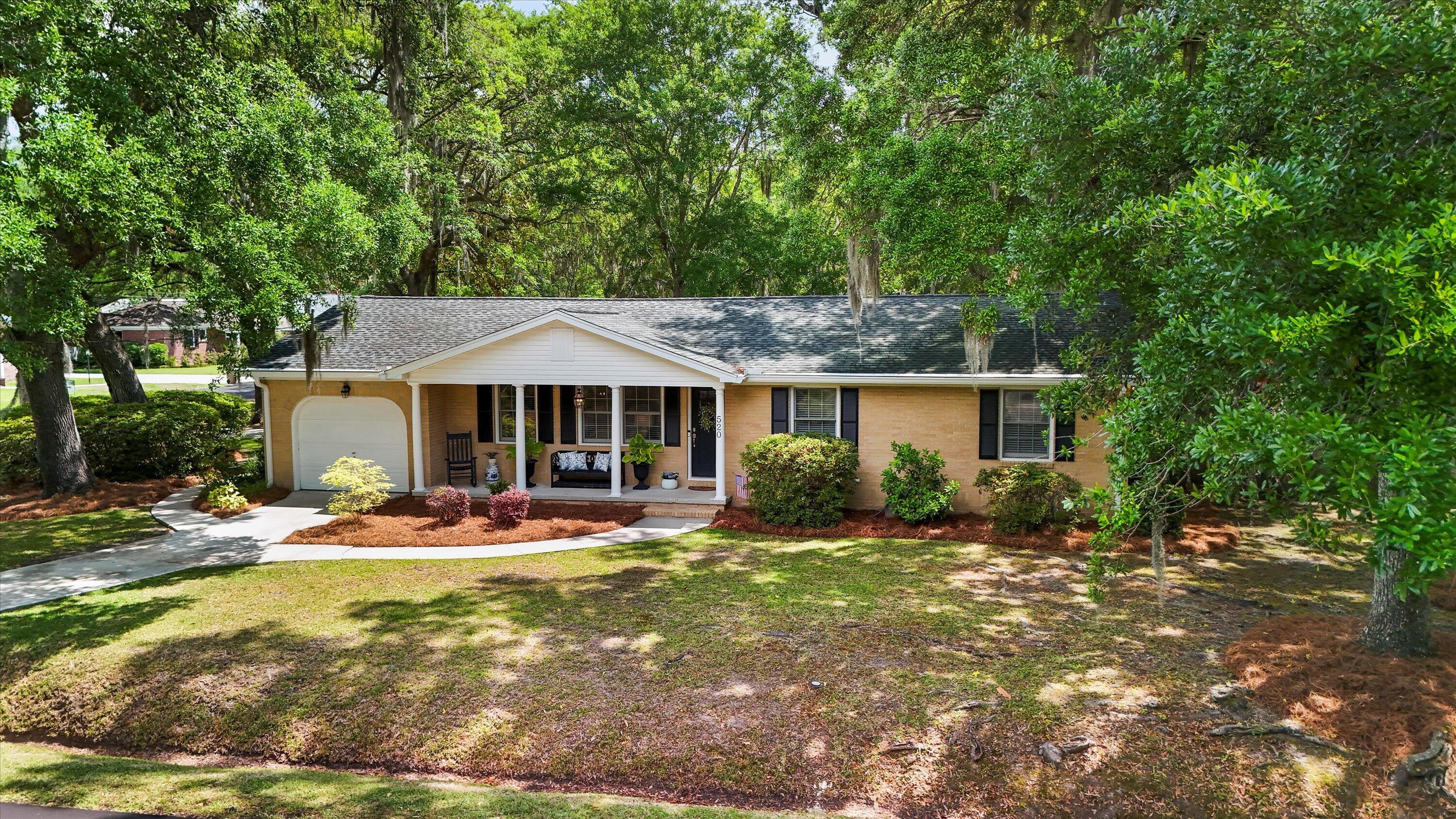 Photo one of 520 Yale Dr Charleston SC 29412 | MLS 25012668