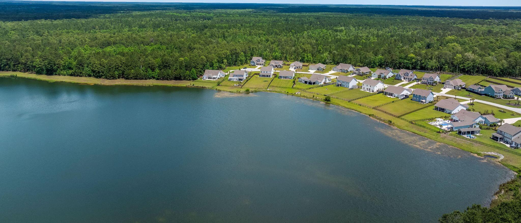 Photo one of 682 Pontoon Rd Huger SC 29450 | MLS 25013423