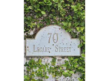 Charming address marker at 