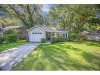 Charming single-Gathering home with lush landscaping, and a well-maintained lawn at 512 Castle Hall Rd, Mount Pleasant, SC 29464
