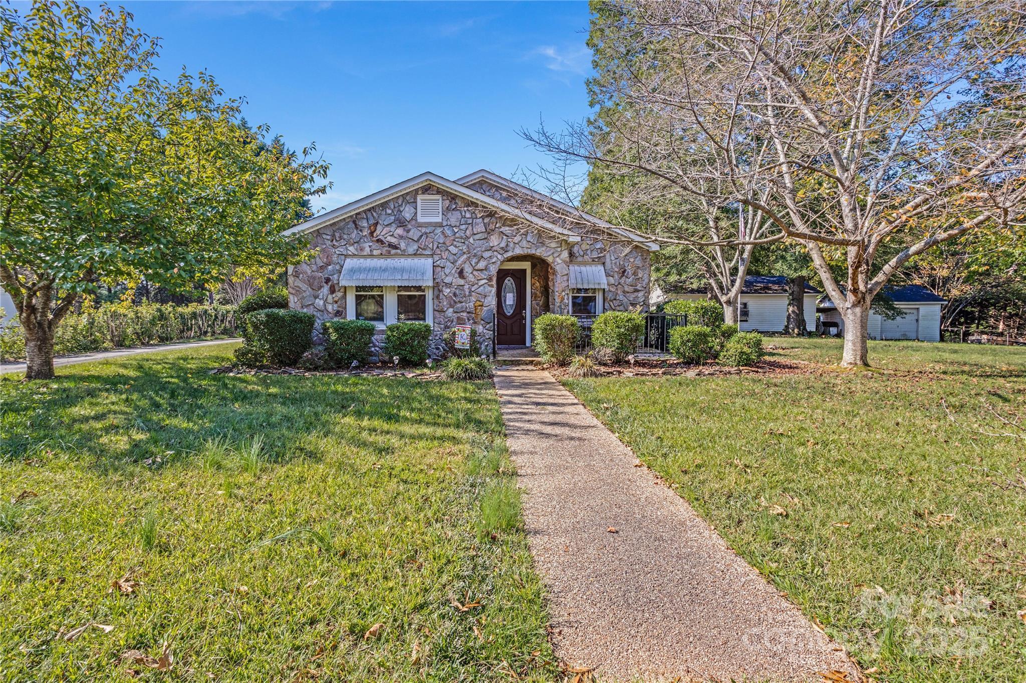Photo one of 713 Perkins St Lowell NC 28098 | MLS 4188499
