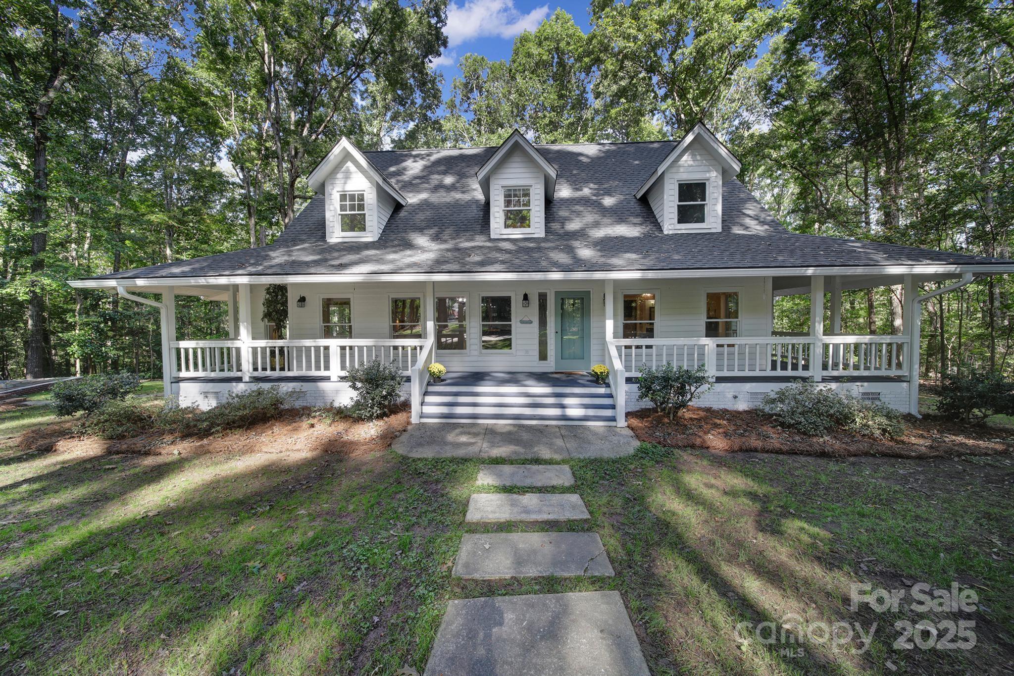 Photo one of 17929 Pages Pond Ct Davidson NC 28036 | MLS 4189636