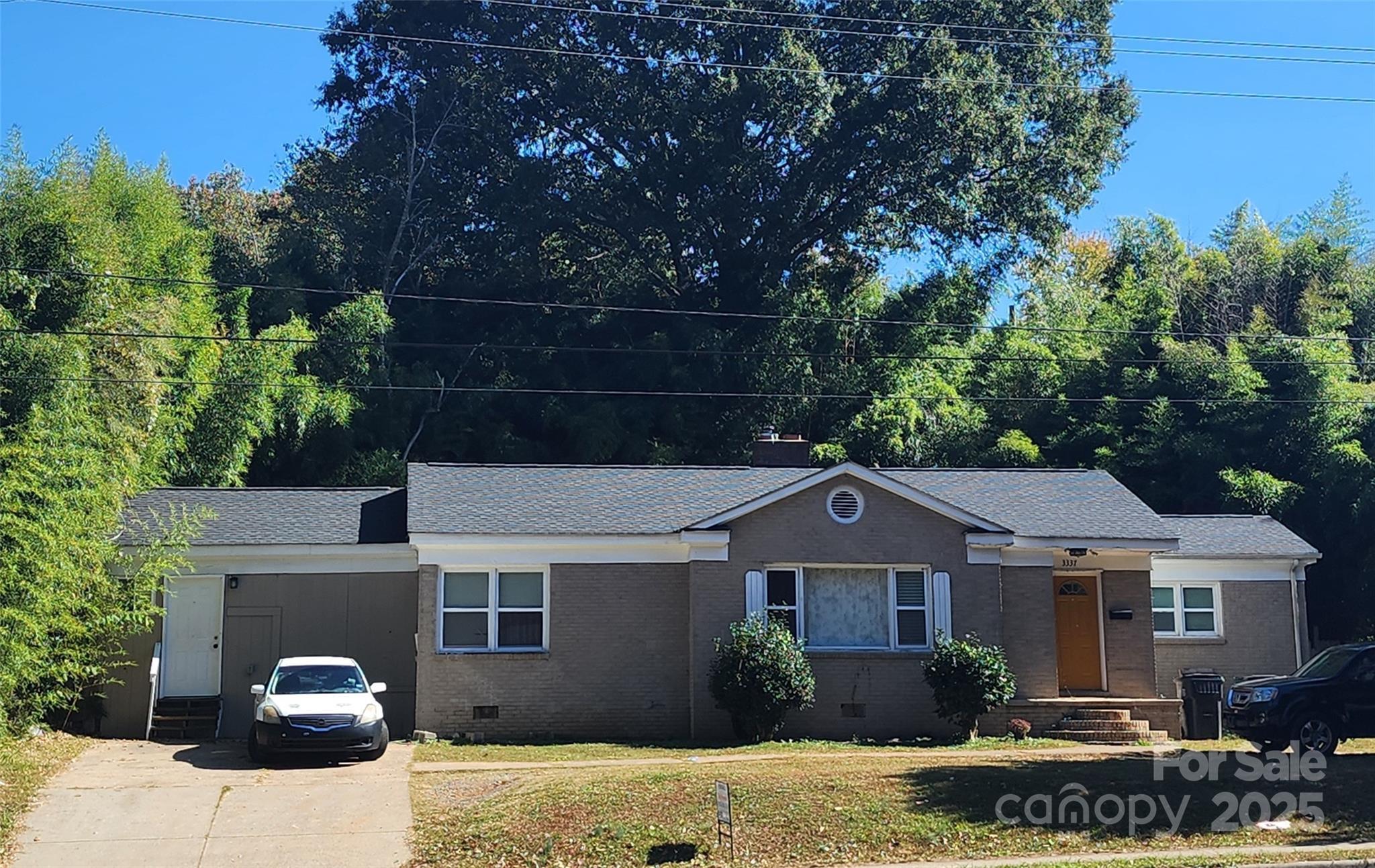 Photo one of 3337 Eastway Dr Charlotte NC 28205 | MLS 4193109