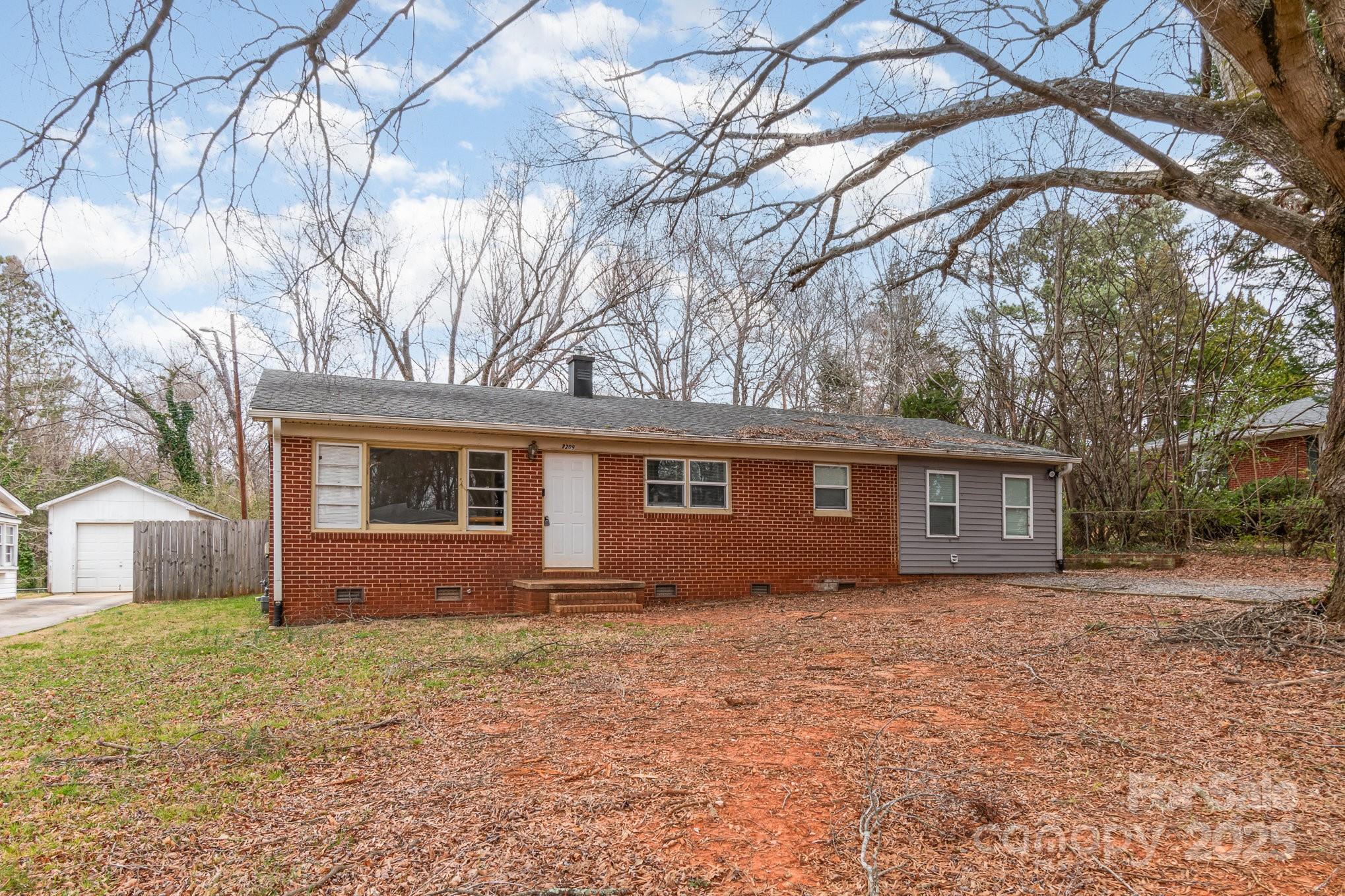 Photo one of 2209 Dale Ave Lincolnton NC 28092 | MLS 4197387