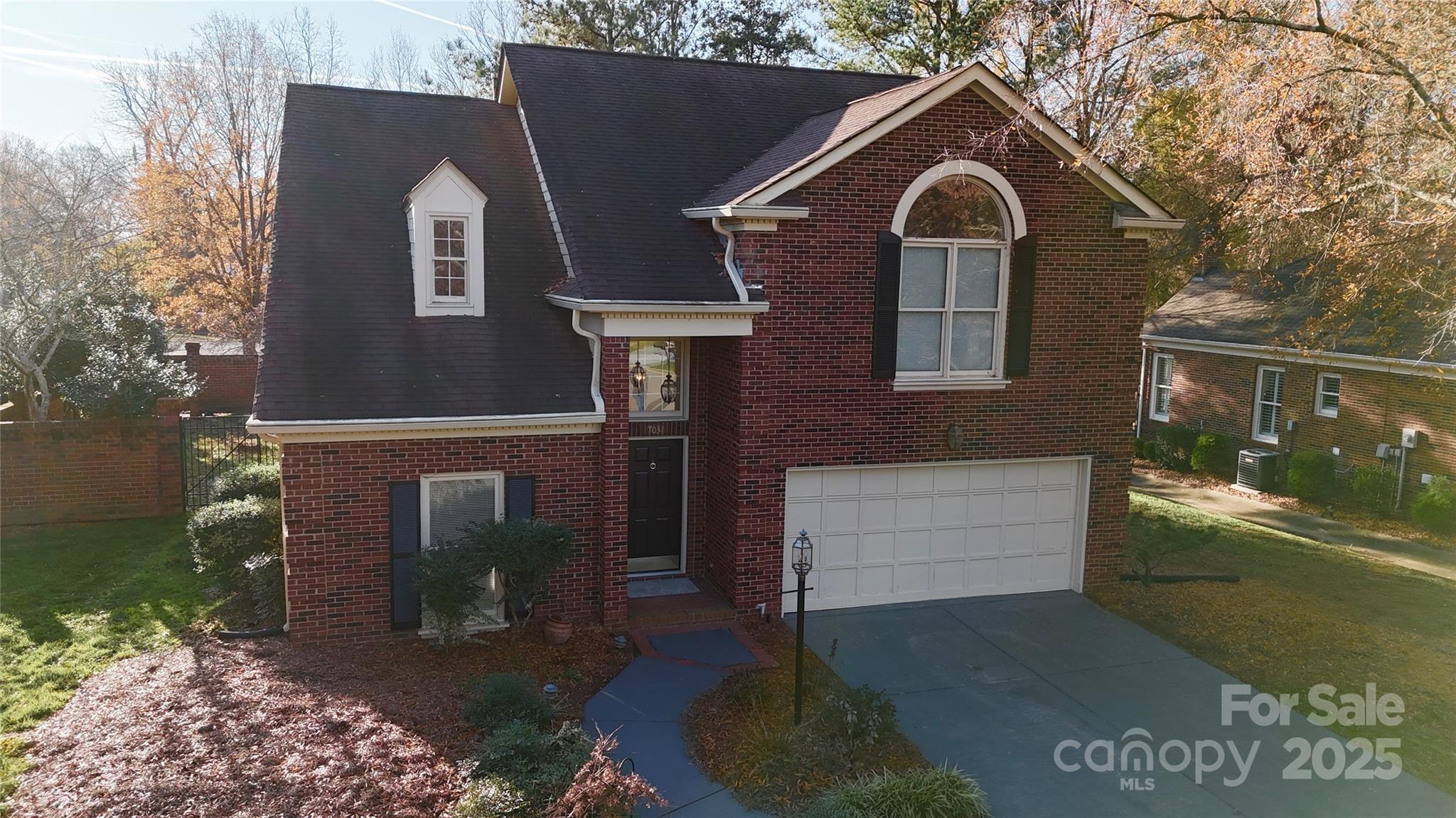 Photo one of 7031 Walton Heath Ln Charlotte NC 28277 | MLS 4206857