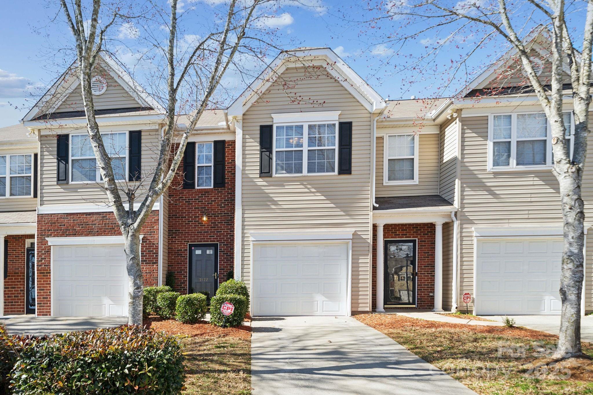 Photo one of 7122 Abbotts Glen Dr Charlotte NC 28212 | MLS 4206814