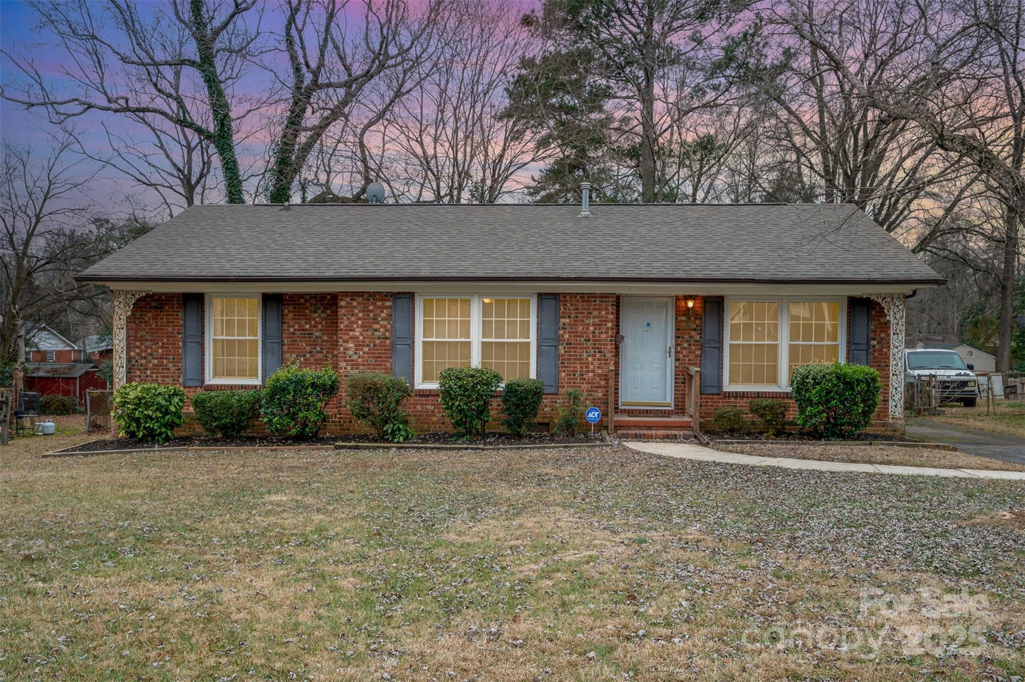 Photo one of 4201 Westridge Dr Charlotte NC 28208 | MLS 4208935