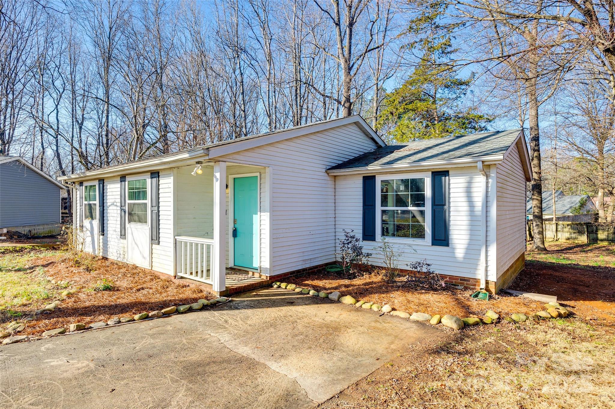 Photo one of 4901 Smokehollow Rd Charlotte NC 28227 | MLS 4213840