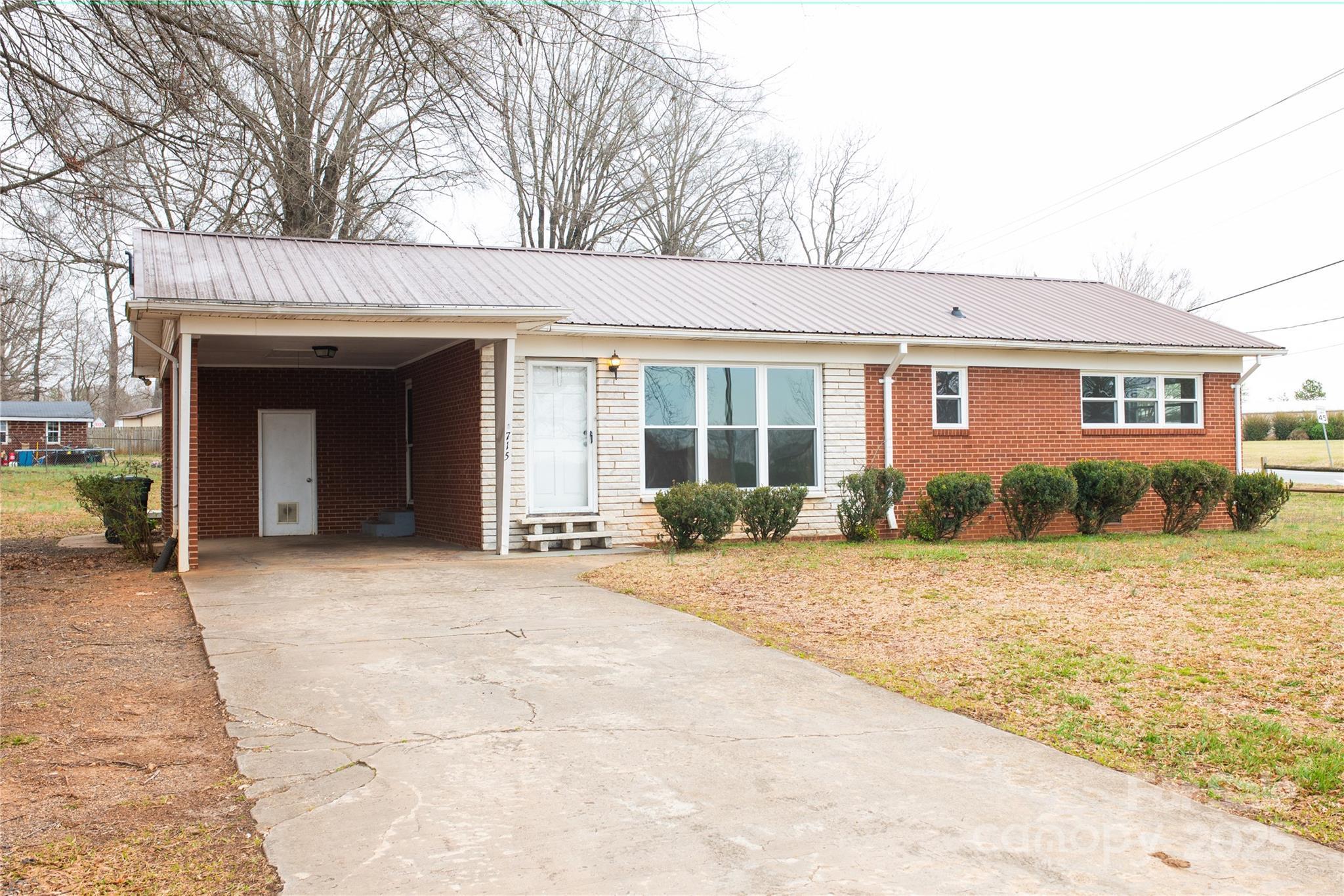 Photo one of 1715 Emmanuel Church Rd Conover NC 28613 | MLS 4216359