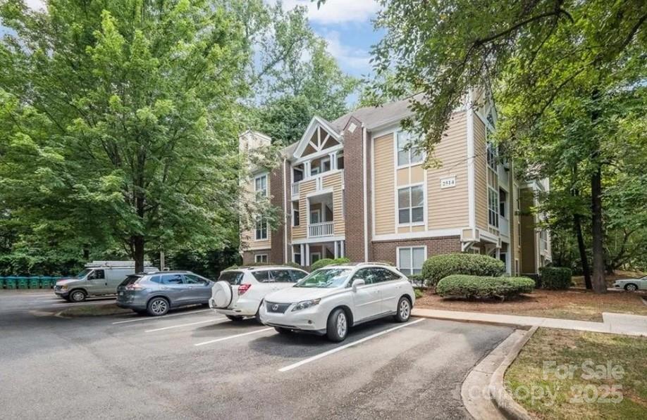 Photo one of 2514 Cranbrook Ln # 5 Charlotte NC 28207 | MLS 4216930