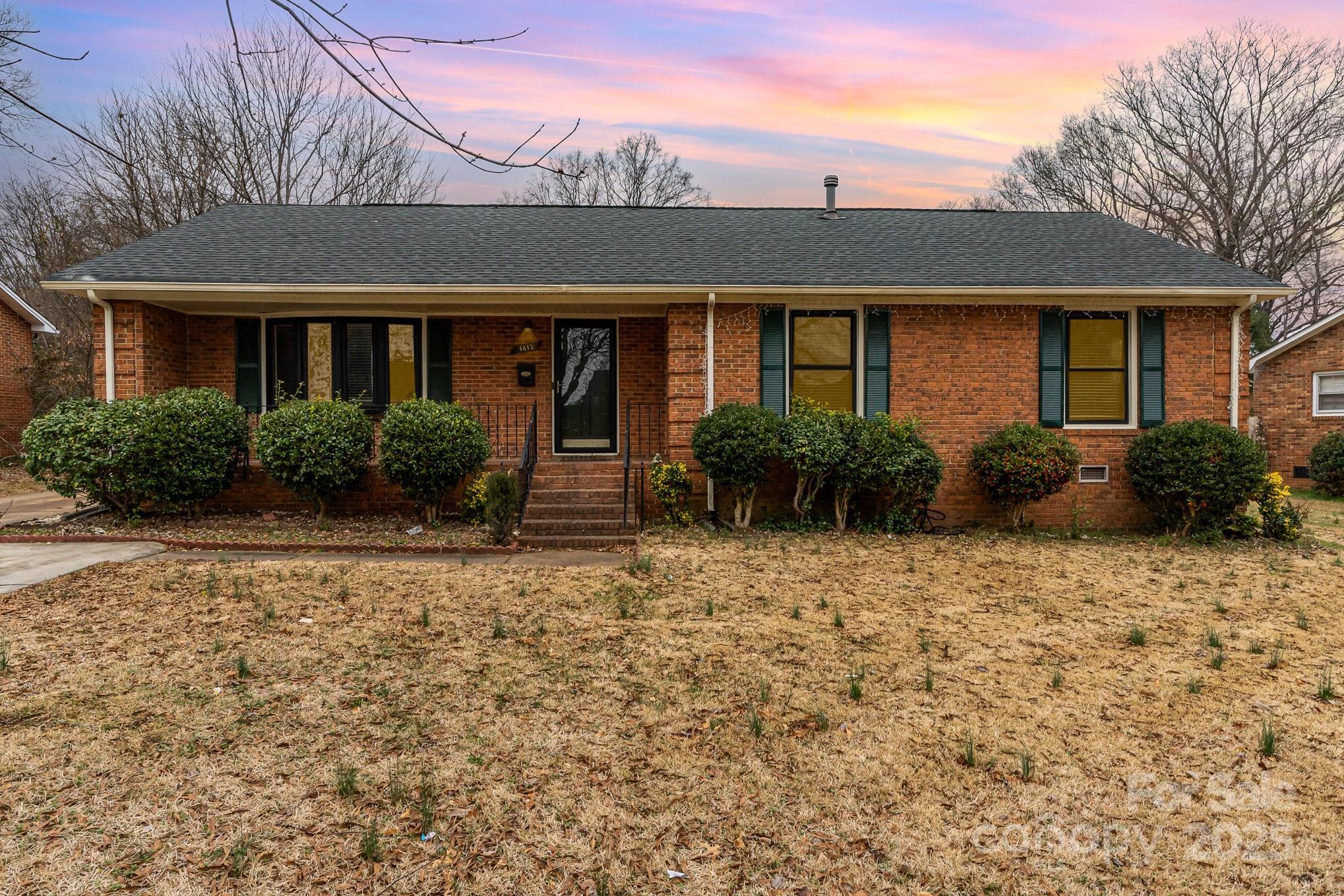 Photo one of 4815 Carriage Drive Cir Charlotte NC 28205 | MLS 4222349