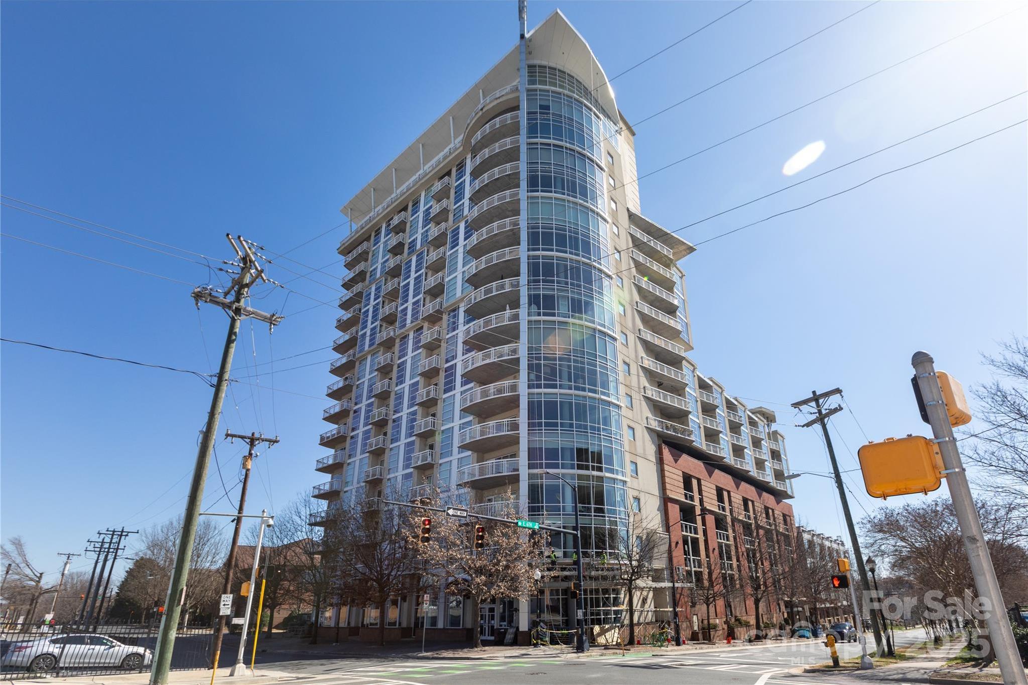 Photo one of 505 E 6Th St # 1006 Charlotte NC 28202 | MLS 4222715