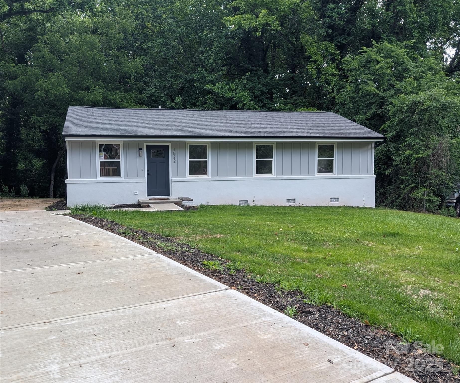 Photo one of 1522 Wickham Ln Charlotte NC 28208 | MLS 4222983