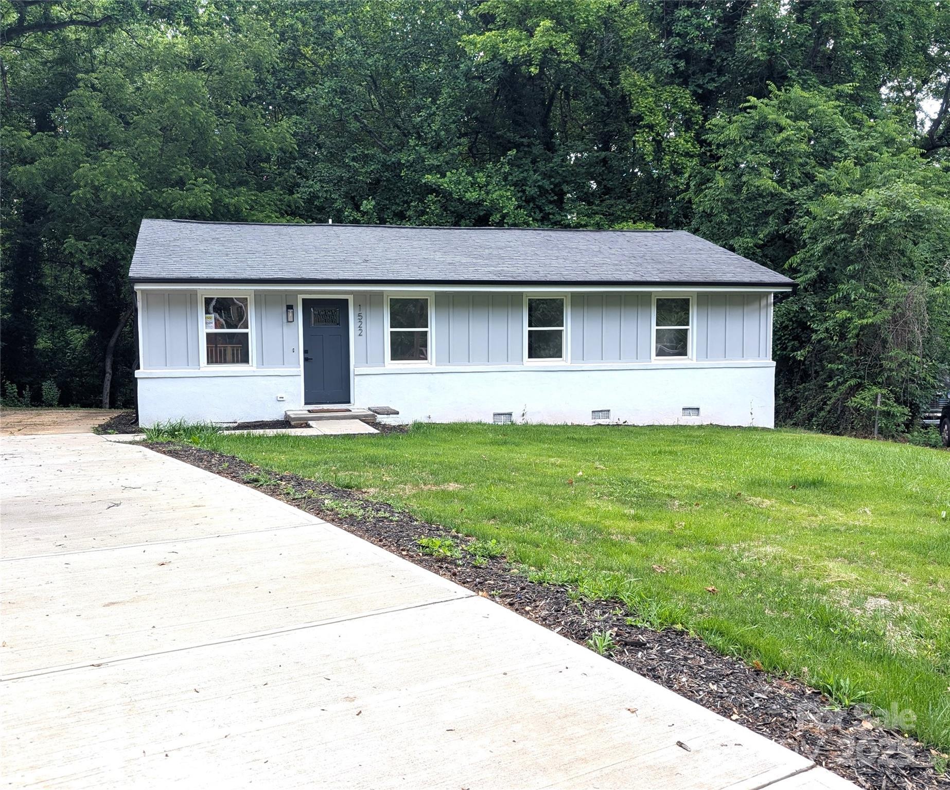 Photo one of 1522 Wickham Ln Charlotte NC 28208 | MLS 4222983