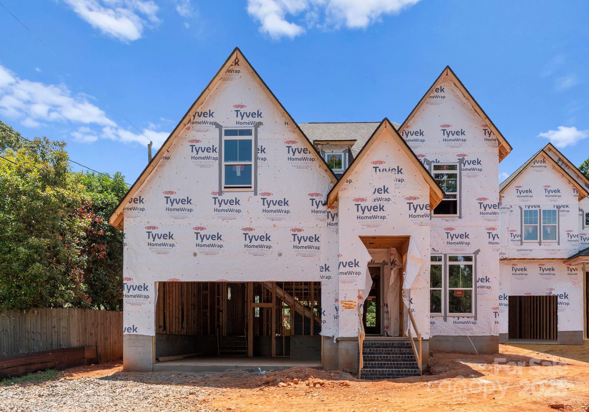 Photo one of 2530 Elkwood Cir Charlotte NC 28205 | MLS 4223313