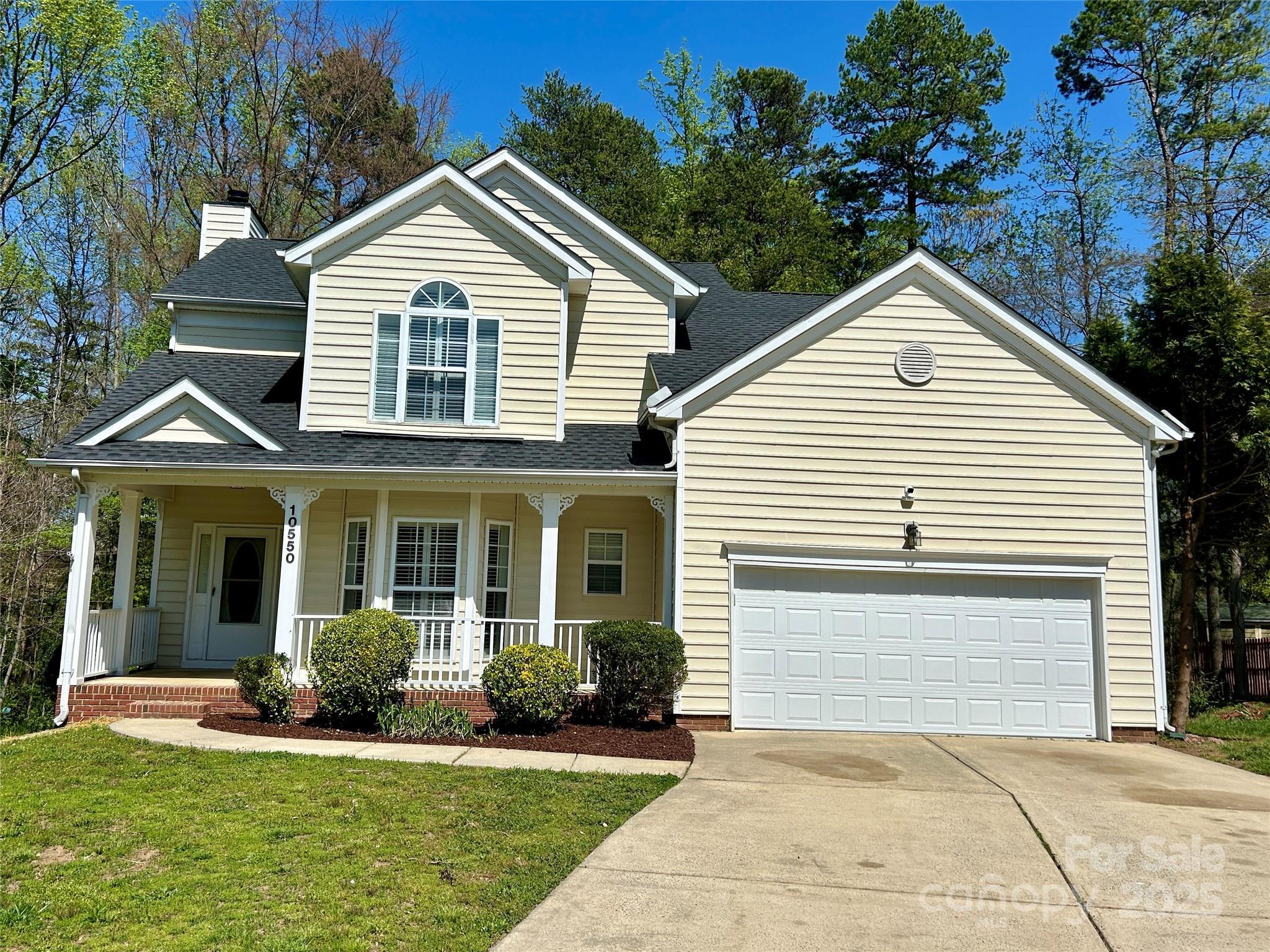 Photo one of 10550 Worsley Ln Charlotte NC 28269 | MLS 4223421