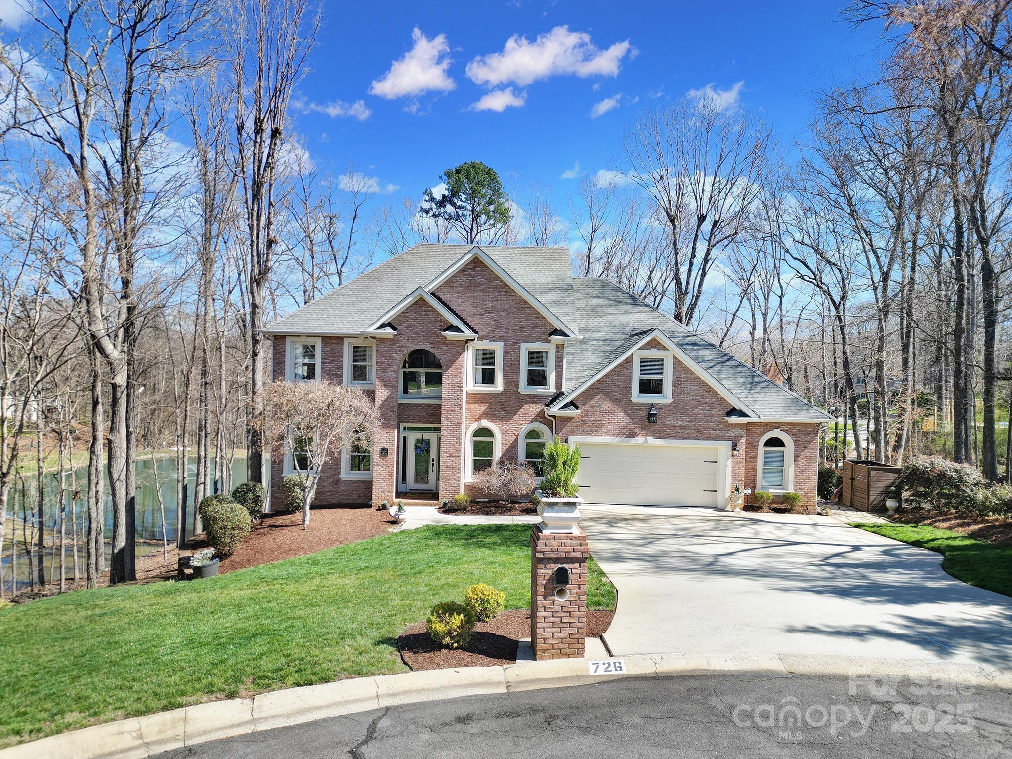 Photo one of 726 Amberly Xing Fort Mill SC 29708 | MLS 4223477