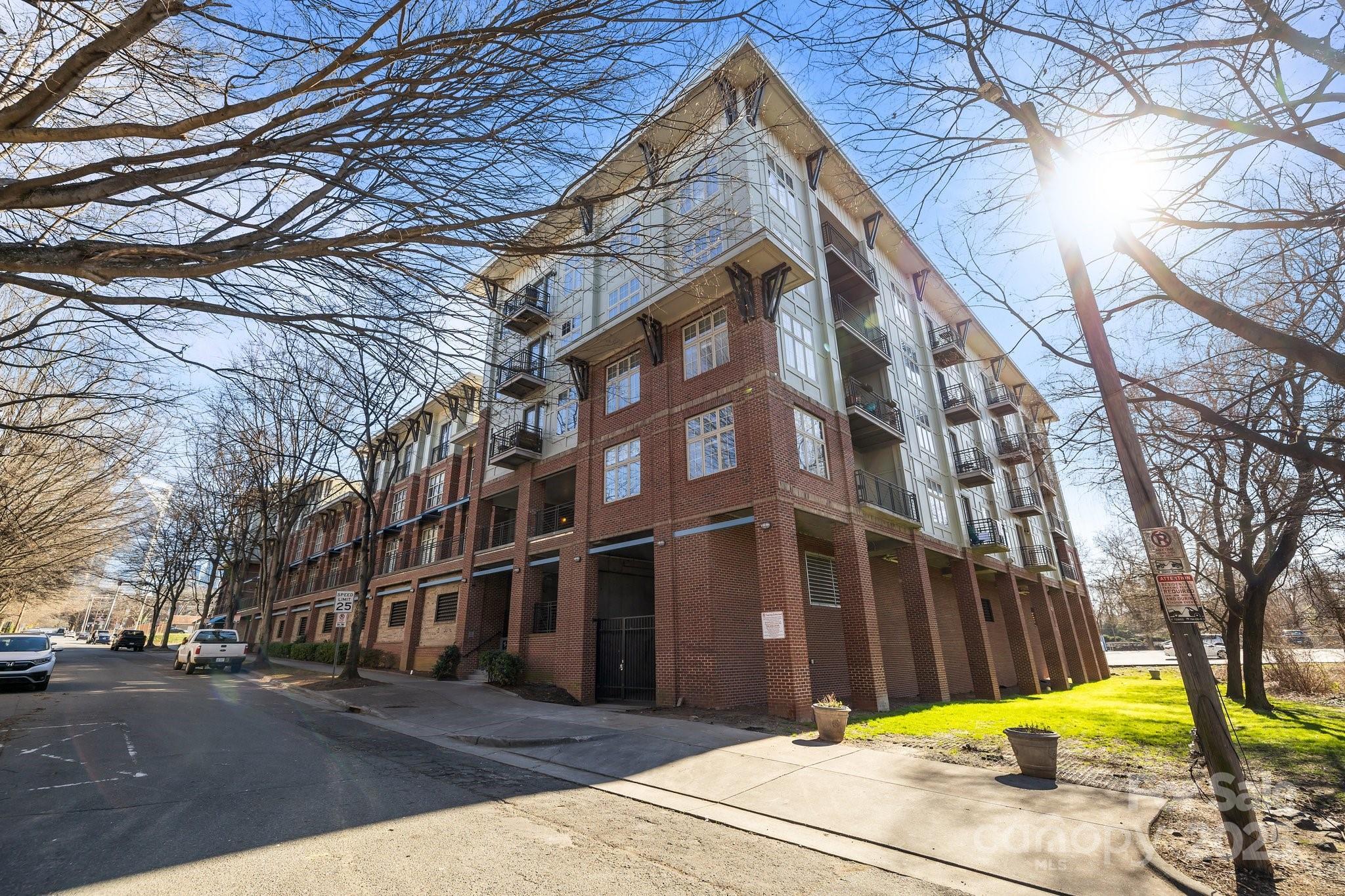 Photo one of 1101 W 1St St # 124 Charlotte NC 28202 | MLS 4224334