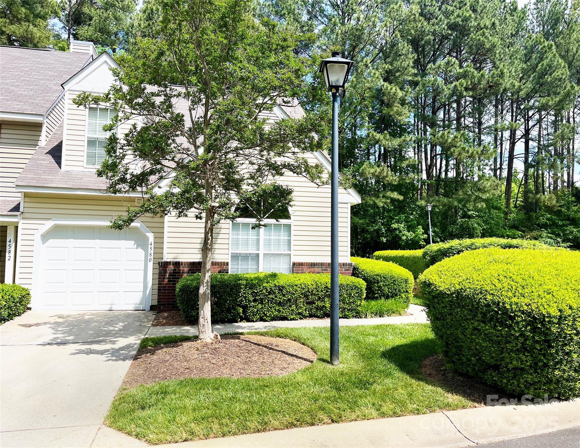 Photo one of 4580 Antelope Ln Charlotte NC 28269 | MLS 4225371