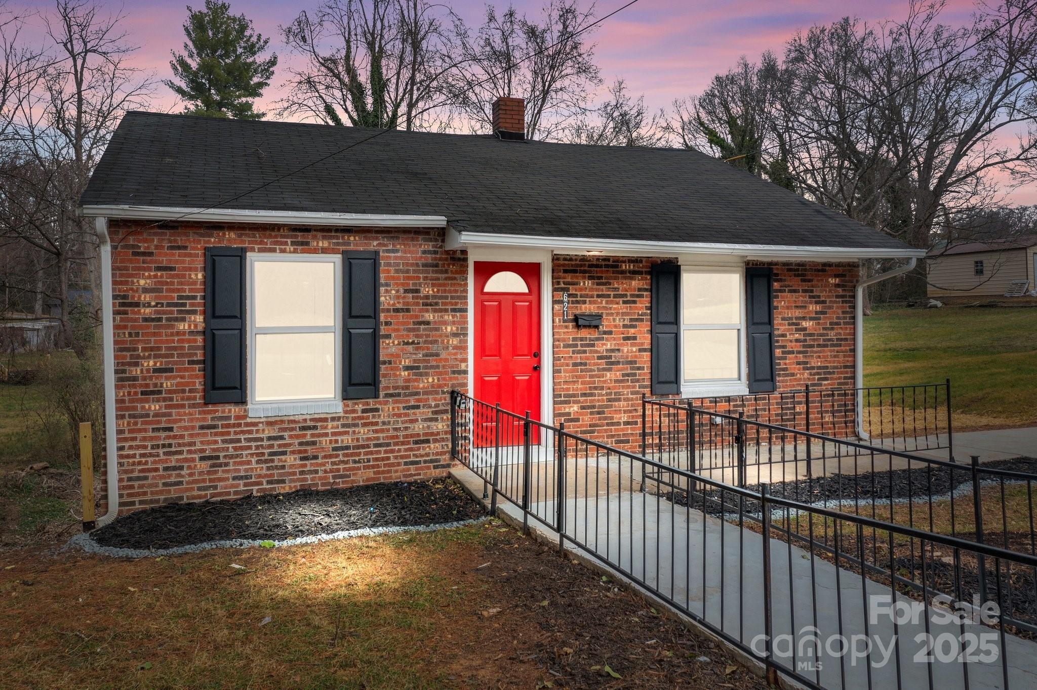 Photo one of 621 E Sharpe St Statesville NC 28677 | MLS 4226683