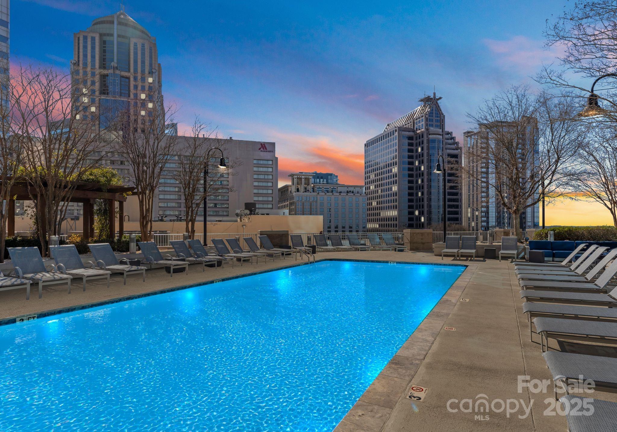 Photo one of 210 N Church St # 1612 Charlotte NC 28202 | MLS 4228066