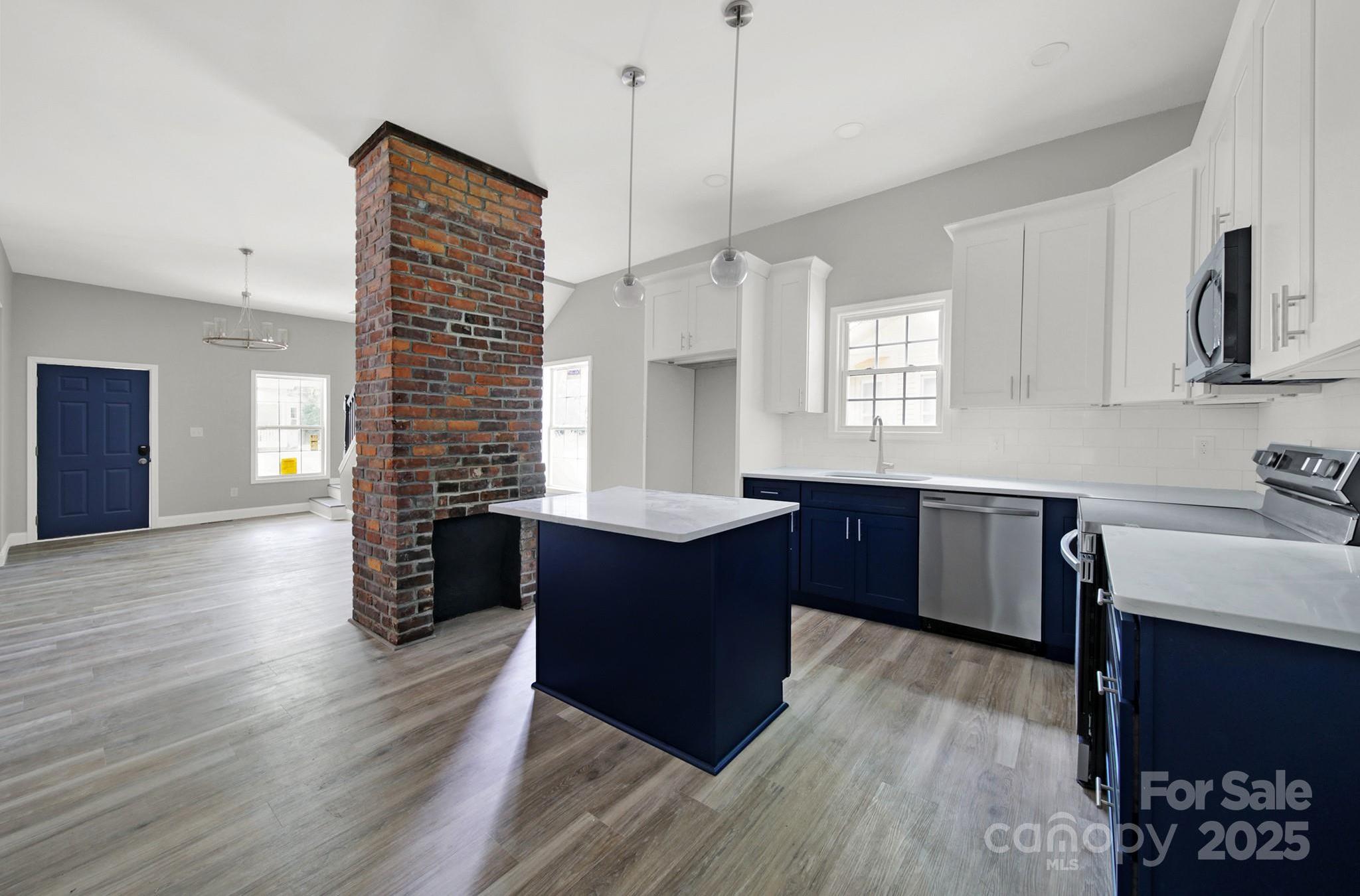 Photo one of 105 S York St Lancaster SC 29720 | MLS 4228473
