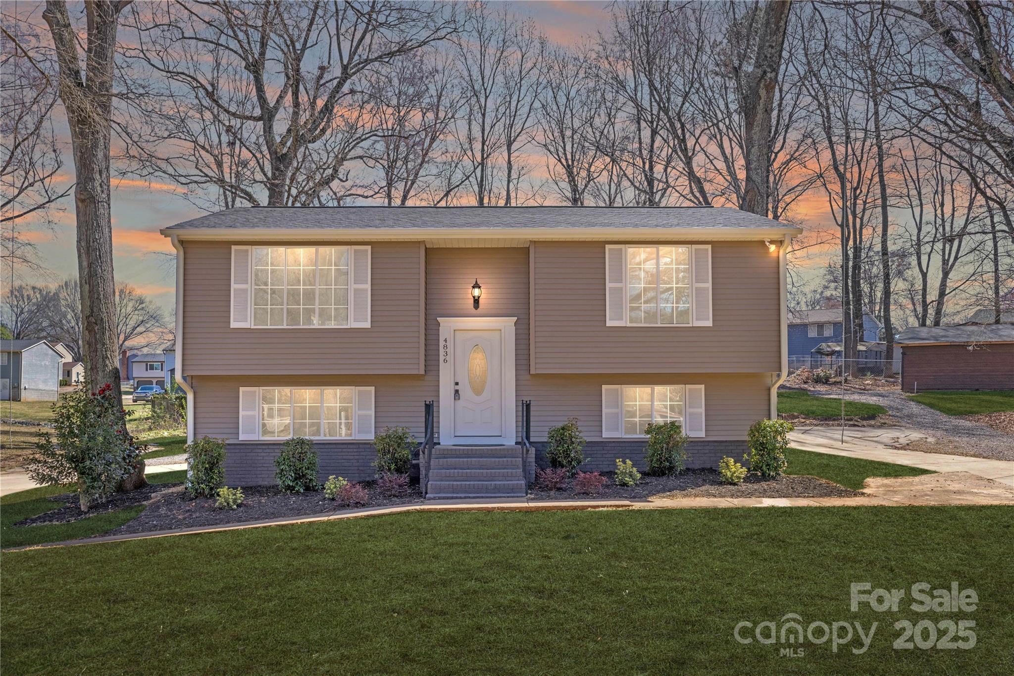 Photo one of 4836 Cheviot Rd Charlotte NC 28269 | MLS 4228471