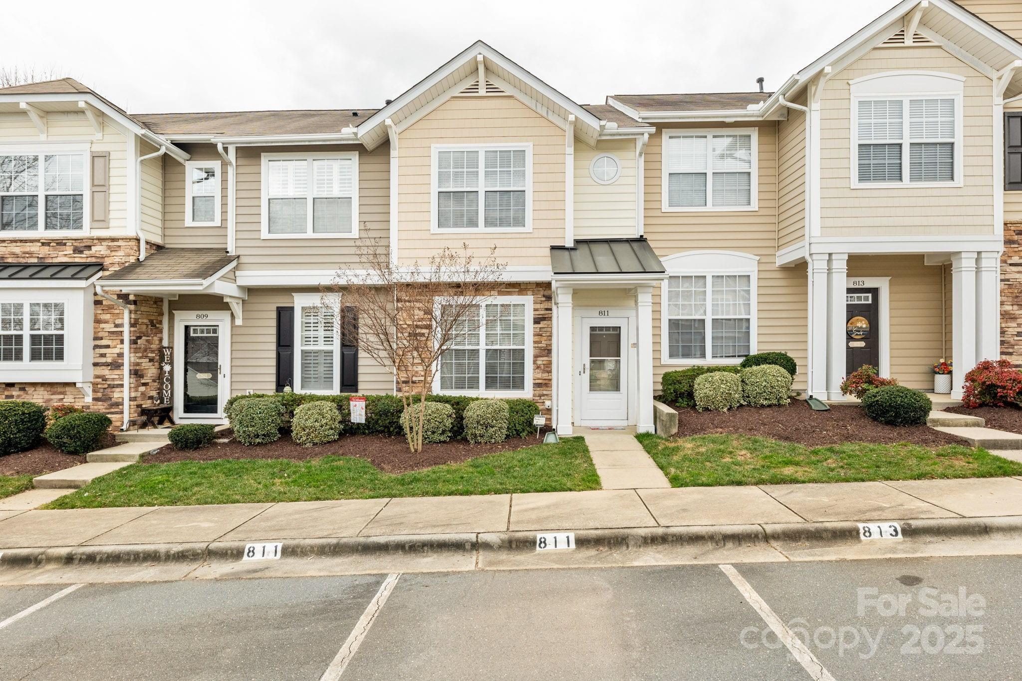 Photo one of 811 Gentlewinds Ct Fort Mill SC 29708 | MLS 4228670