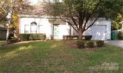 Photo one of 2032 David Earl Dr Charlotte NC 28213 | MLS 4228790