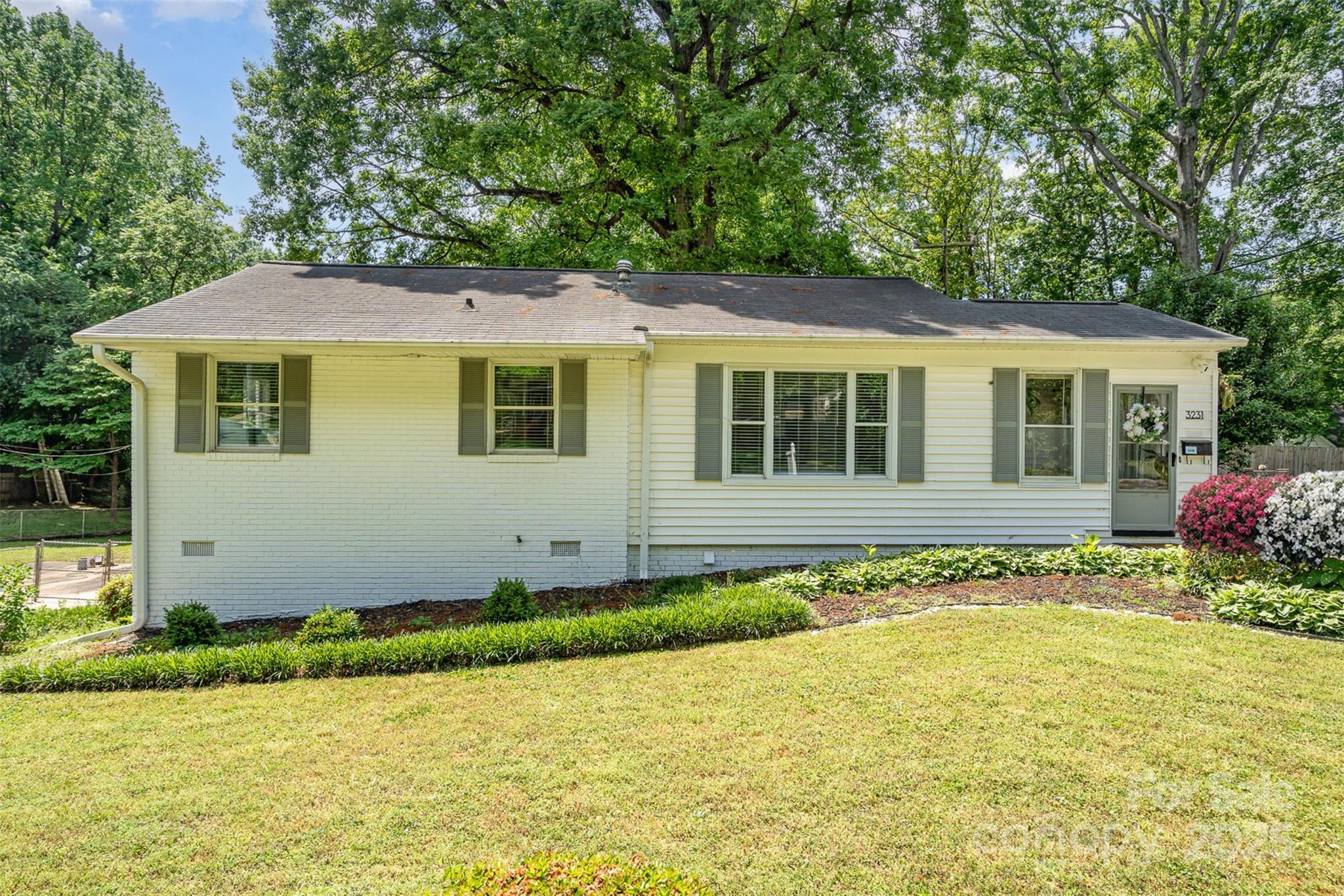 Photo one of 3231 Eastwood Dr Charlotte NC 28205 | MLS 4228945