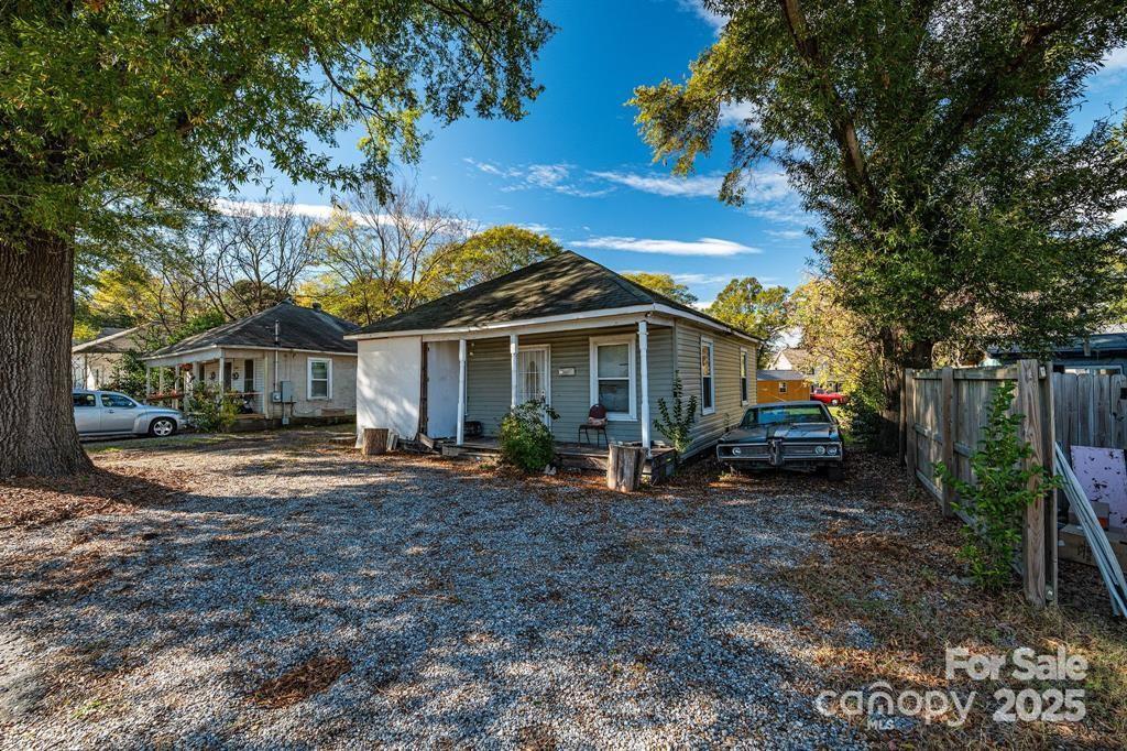 Photo one of 1216 E Cedar Ave Gastonia NC 28054 | MLS 4230538