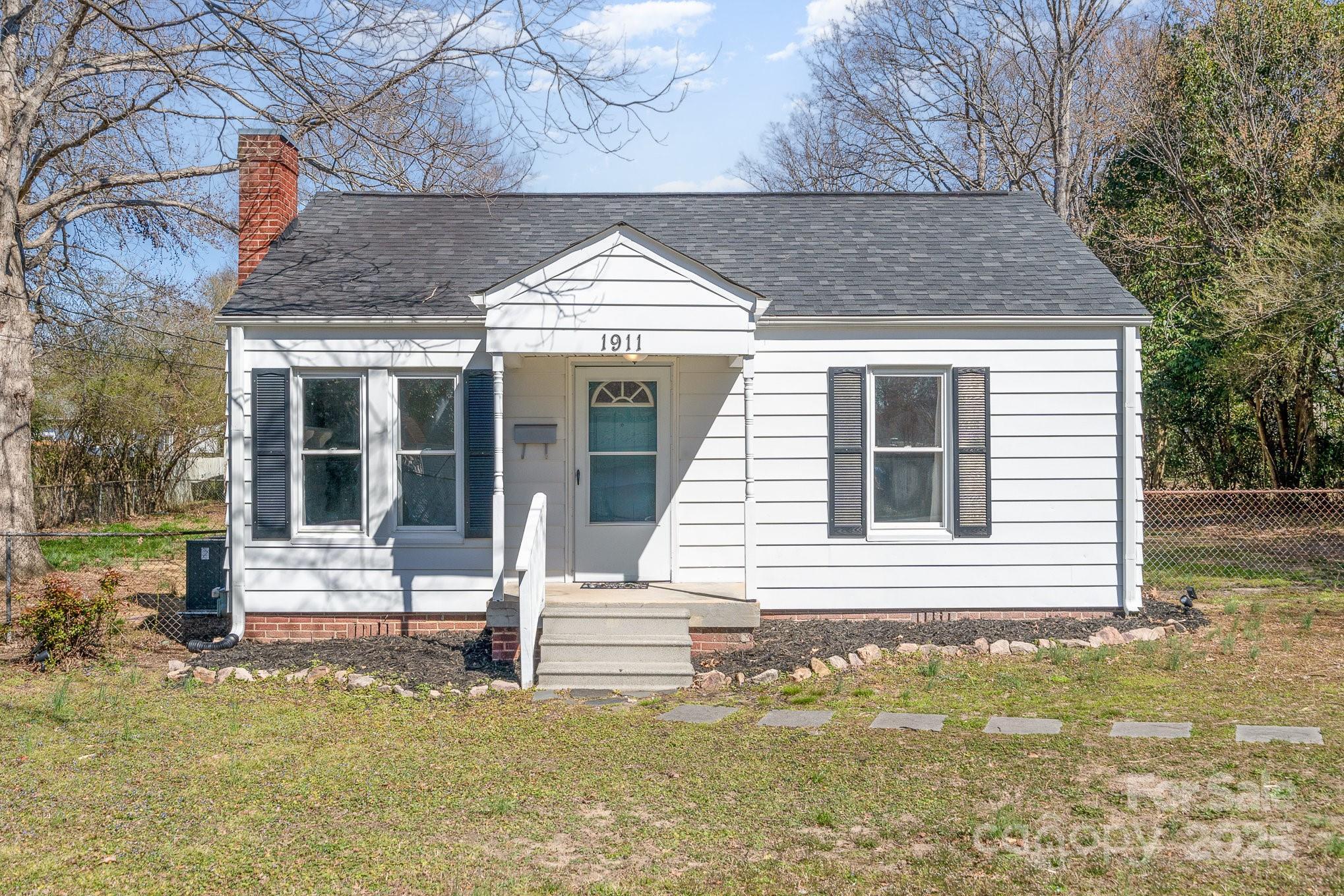 Photo one of 1911 Woodlawn St Kannapolis NC 28083 | MLS 4230506